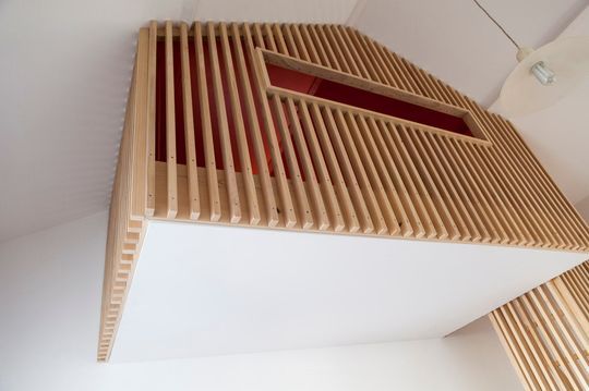 Mezzanine ou cabane en tasseaux de bois